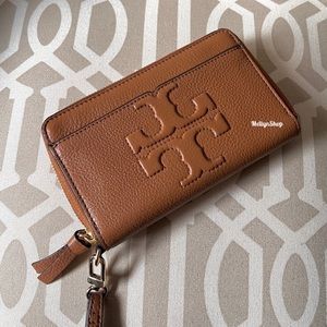 LIKE NEW! Tory Burch Bombe T Medium Smartphone Wallet